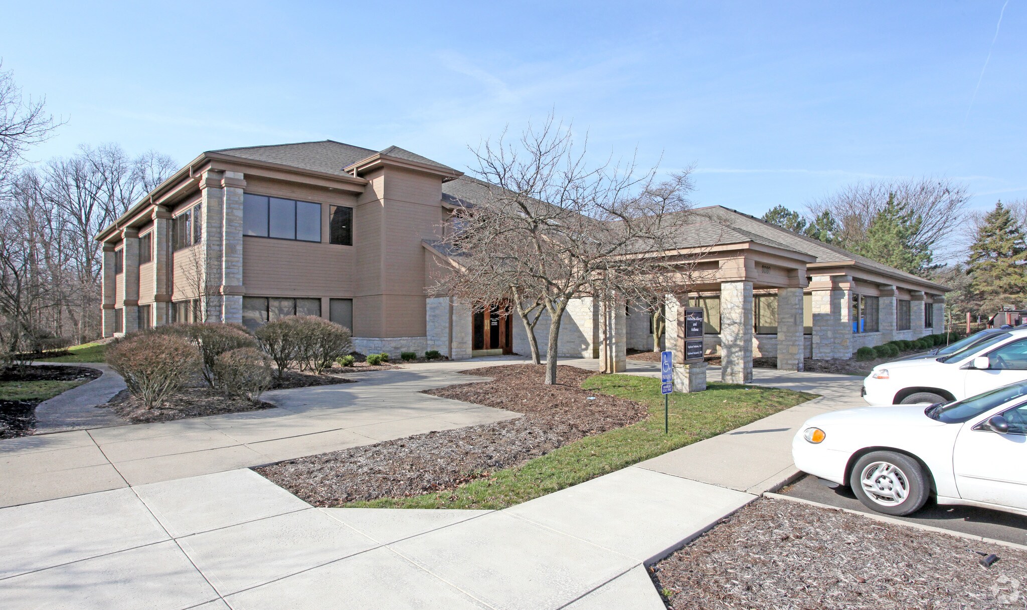 8080 Ravines Edge Ct, Columbus, OH for lease Building Photo- Image 1 of 7