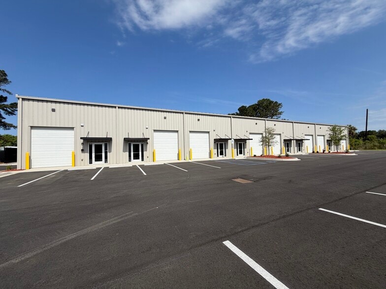 8476 Dorchester Rd, North Charleston, SC for lease - Building Photo - Image 1 of 2