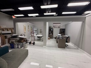 7050 Winkler Rd, Fort Myers, FL à louer Photo intérieure- Image 1 de 7