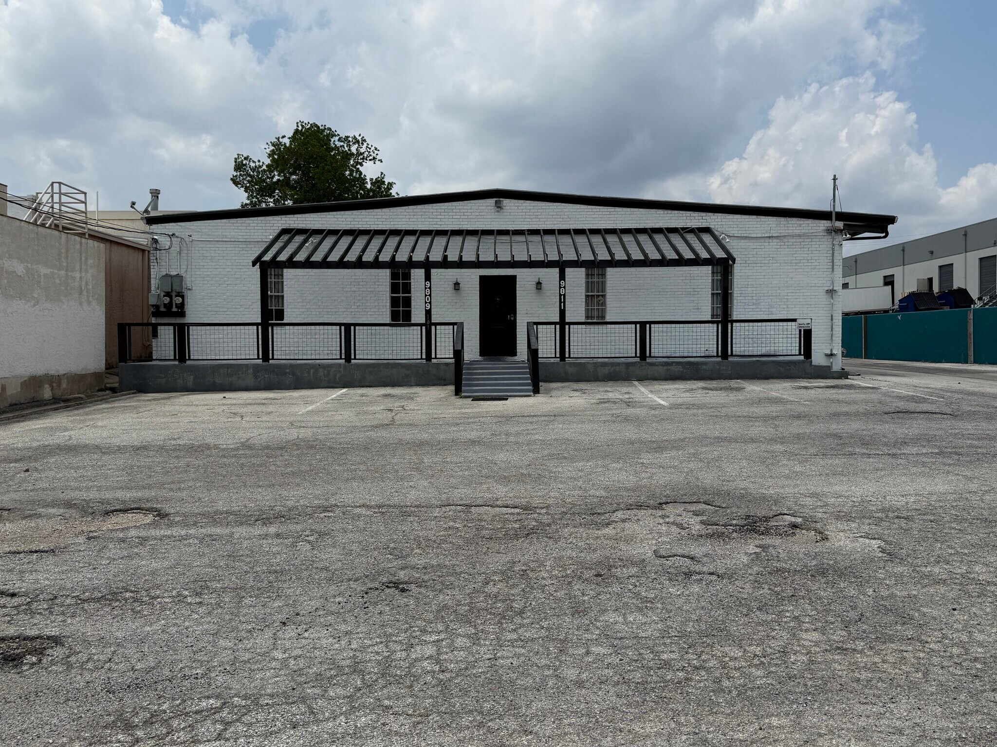 9809 McCullough Ave, San Antonio, TX à louer Photo du bâtiment- Image 1 de 18