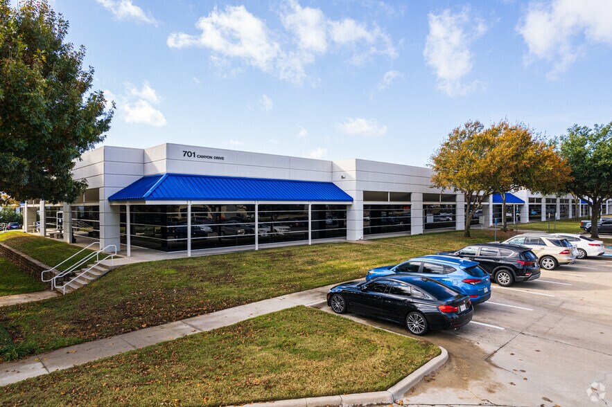 701 Canyon Dr, Coppell, TX à louer - Photo du bâtiment - Image 2 de 11