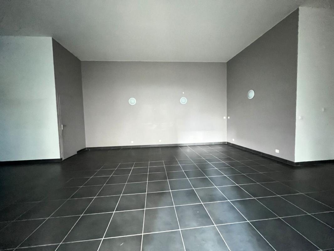 27 Rue D'Inkermann, Villeurbanne for lease Interior Photo- Image 1 of 5