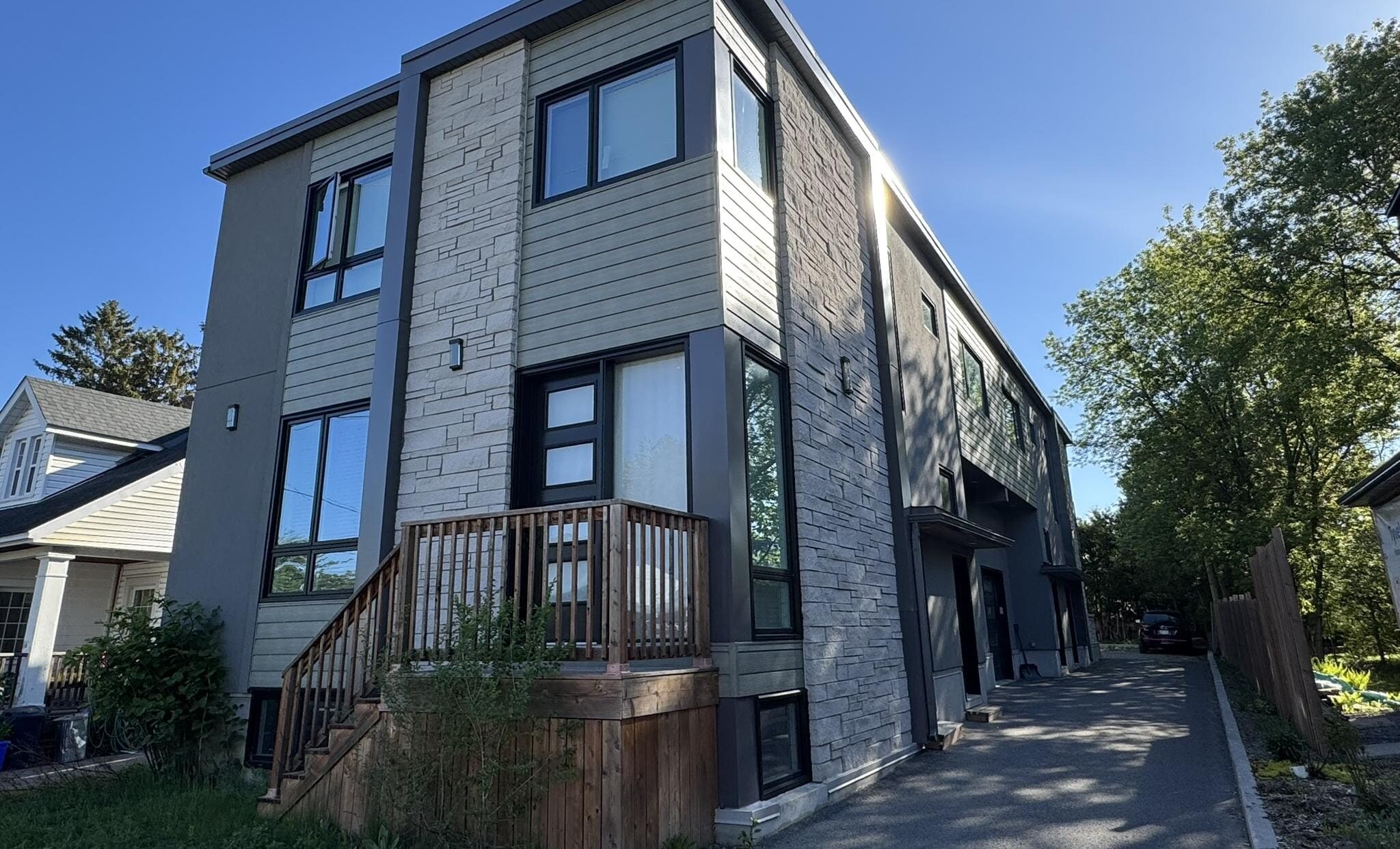 539-541 Broadhead Ave, Ottawa, ON à vendre Photo du bâtiment- Image 1 de 4