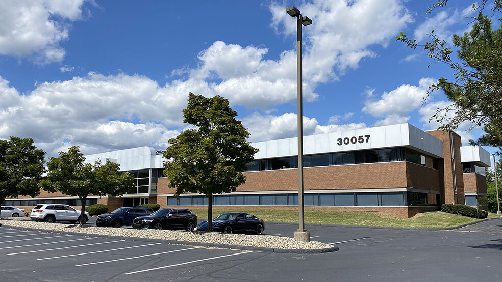 30057 Orchard Lake Rd, Farmington Hills, MI for lease - Building Photo - Image 1 of 15