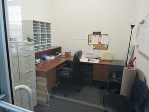 100 Lakeview Ave, Jamesburg, NJ à louer Photo du bâtiment- Image 2 de 2