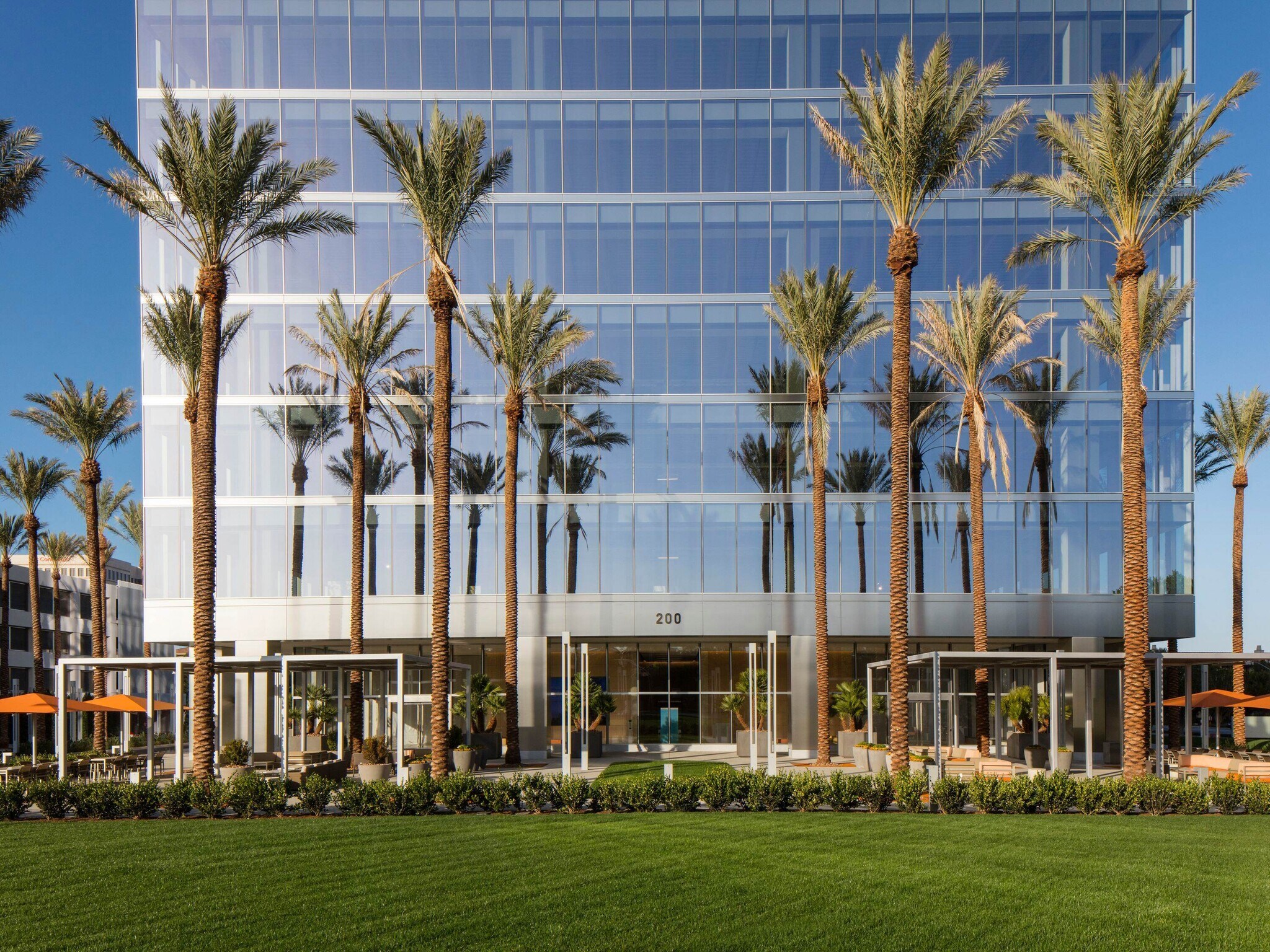200 Spectrum Center Dr, Irvine, CA à louer Photo du bâtiment- Image 1 de 3