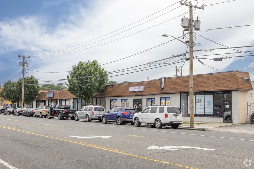 622-640 Oak St, Copiague, NY for lease - Primary Photo - Image 1 of 7