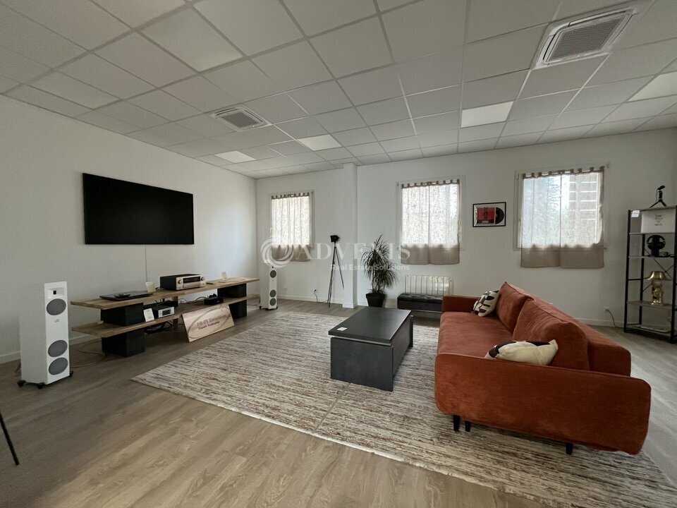Flex in Rambouillet for lease Interior Photo- Image 1 of 6
