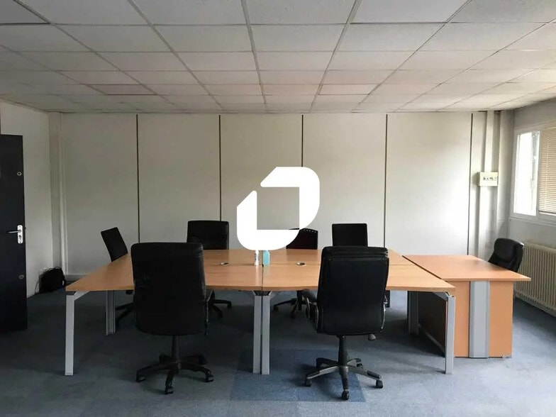 Industrial in Pontoise for lease - Interior Photo - Image 3 of 6