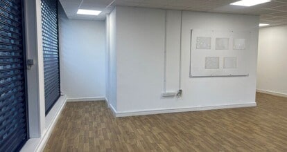 1-2 Commercial St, Newport for lease Interior Photo- Image 2 of 5