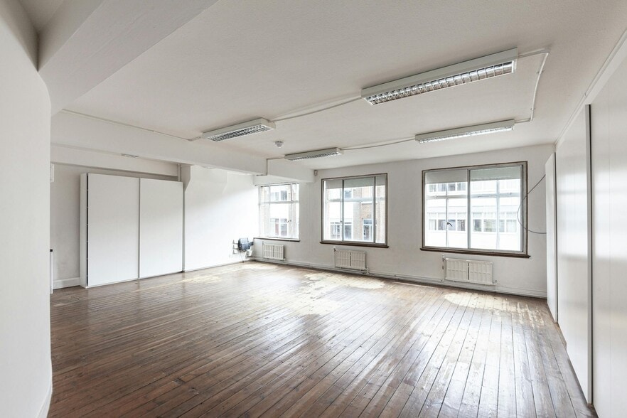 20 Margaret St, London for lease - Building Photo - Image 3 of 4