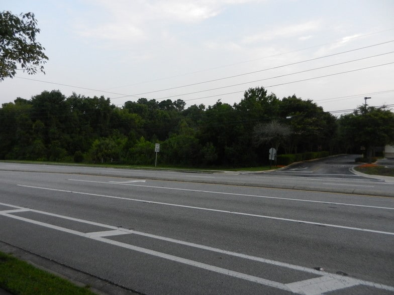 611 Kingsley Ave, Orange Park, FL for sale - Primary Photo - Image 2 of 5