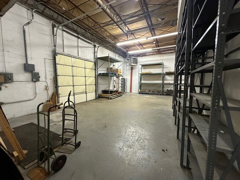 79-85 Weldon Pky, Maryland Heights, MO à louer - Photo du bâtiment - Image 3 de 8