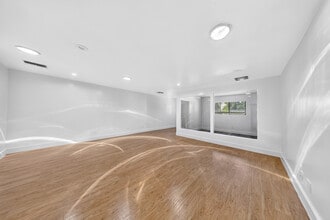 19709 Ventura Blvd, Woodland Hills, CA for lease Interior Photo- Image 2 of 6