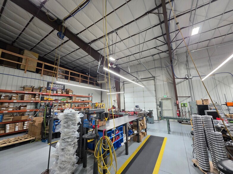 1518 N Pine Canyon Rd, Tooele, UT à vendre - Photo du bâtiment - Image 2 de 12