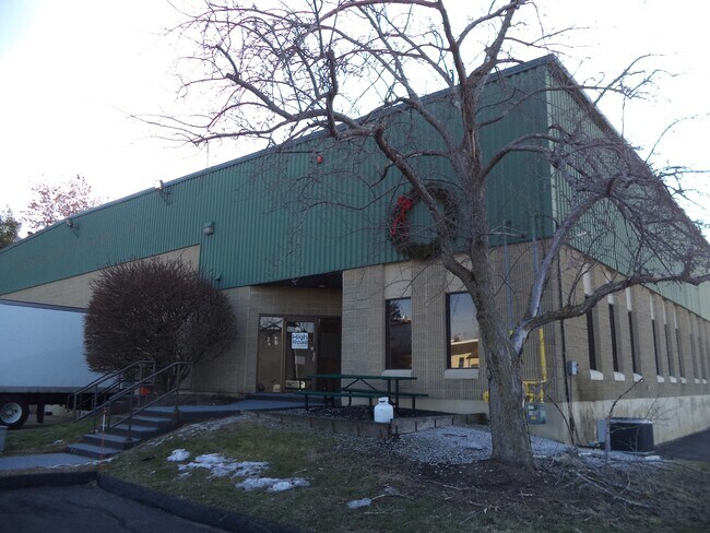 Plus de détails pour 15-17 Tinker Ave, Londonderry, NH - Industriel à louer