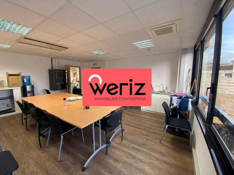 Office in Marseille for lease - Interior Photo - Image 1 of 13