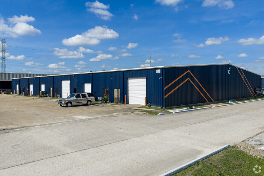 2121 Brittmoore Rd, Houston, TX à louer - Photo du bâtiment - Image 3 de 8