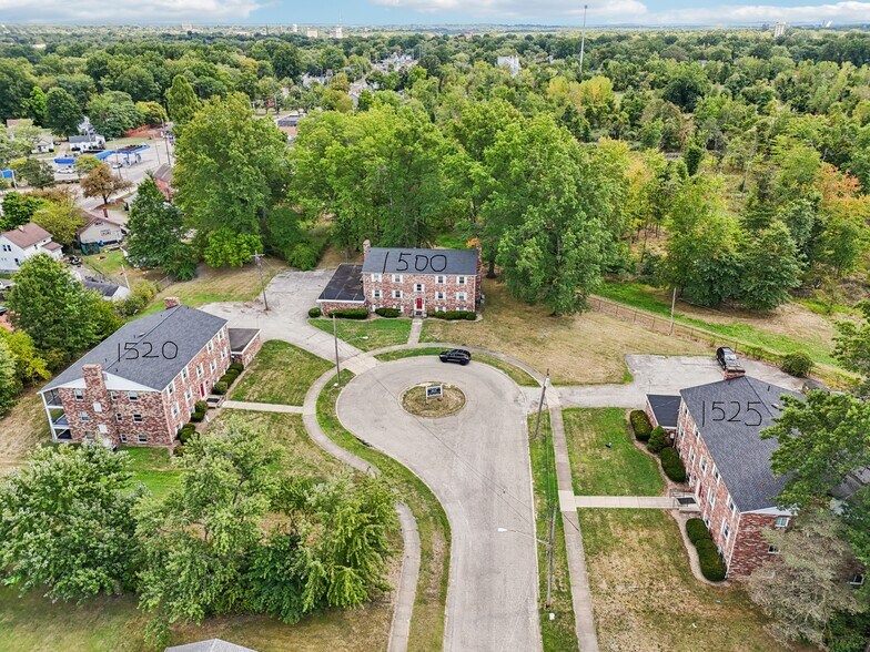 1500-1525 Stewart Cir NW, Warren, OH à vendre - Photo du bâtiment - Image 1 de 13