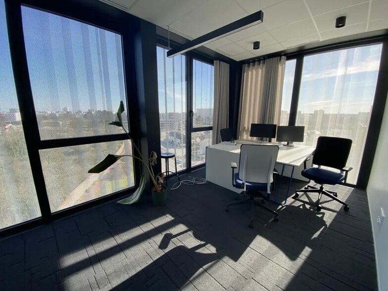 Bureau dans Saint-Jacques-de-la-Lande à louer - Photo intérieure - Image 2 de 9