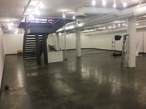 2941 Hennepin Ave, Minneapolis, MN for lease Interior Photo- Image 2 of 9