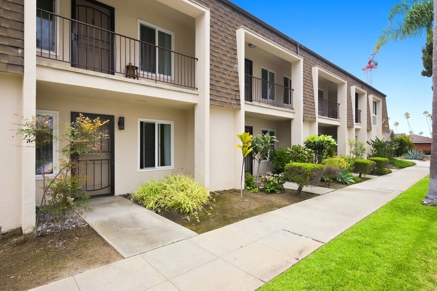 123 S Nevada St, Oceanside, CA for sale - Building Photo - Image 2 of 6