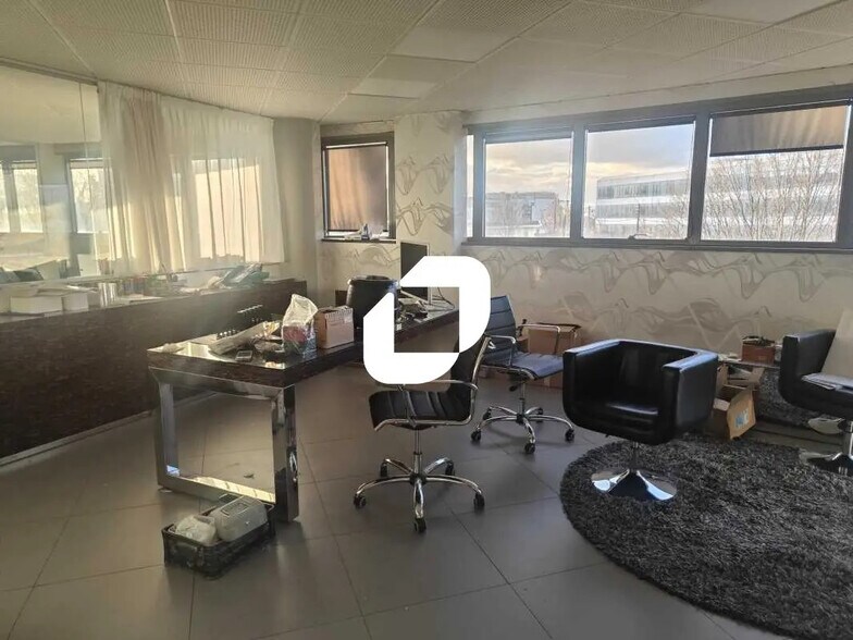 Bureau dans Nanterre à louer - Photo du bâtiment - Image 3 de 8