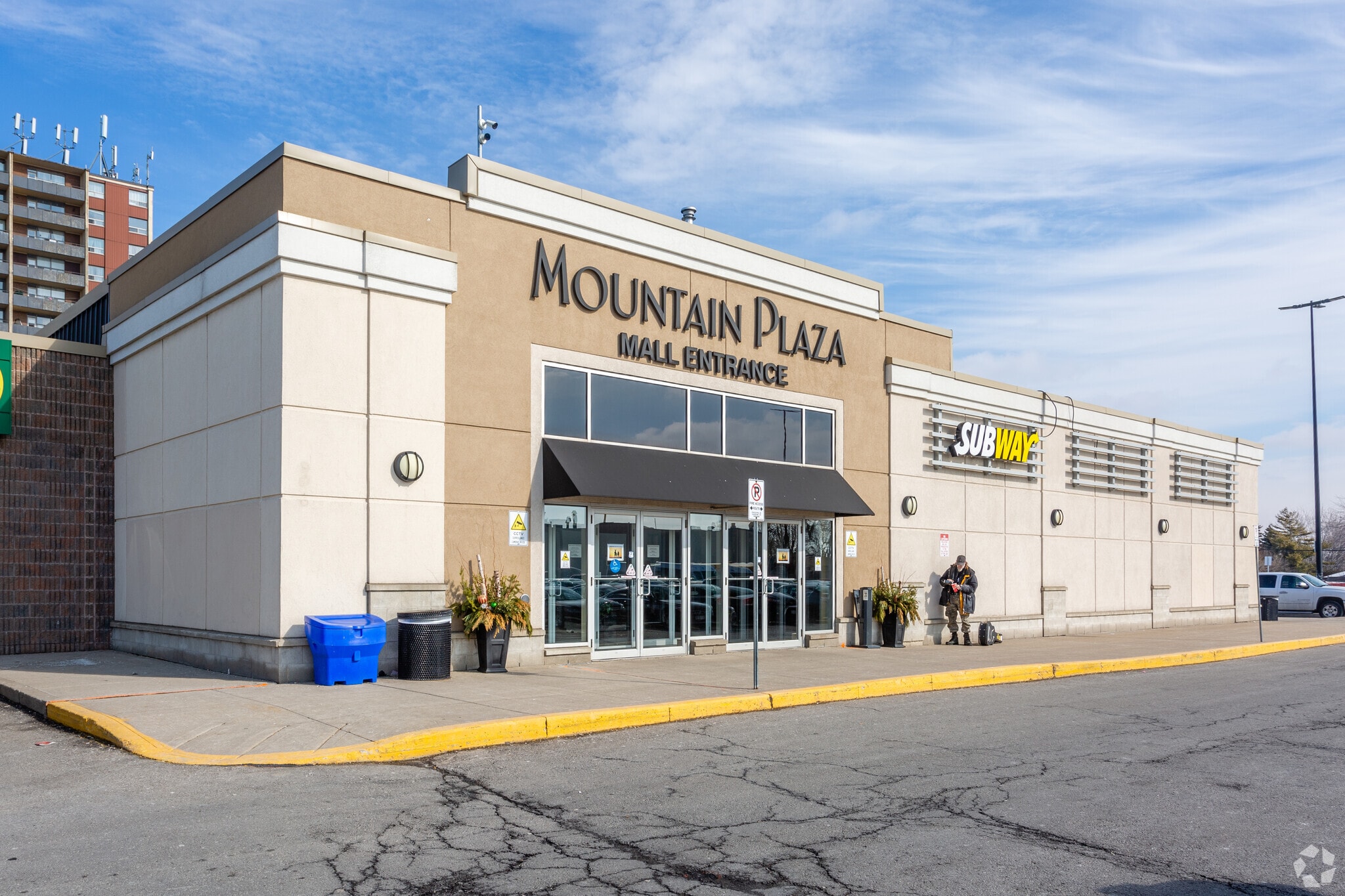 661-679 Upper James St, Hamilton, ON for lease Building Photo- Image 1 of 5