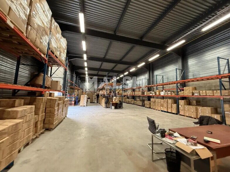 Bureau dans Villeurbanne à louer - Photo du bâtiment - Image 2 de 19