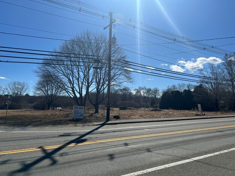 58 Main Street, Lakeville, MA à vendre - Photo du bâtiment - Image 2 de 5