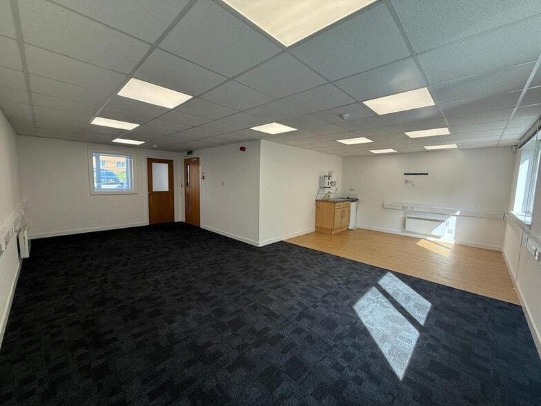 27-31 Lonmay Pl, Glasgow for sale - Building Photo - Image 3 of 13