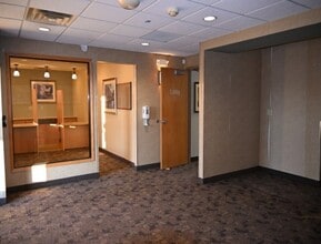 405 Meeker Ave E, Eden Valley, MN à louer Photo intérieure- Image 2 de 9