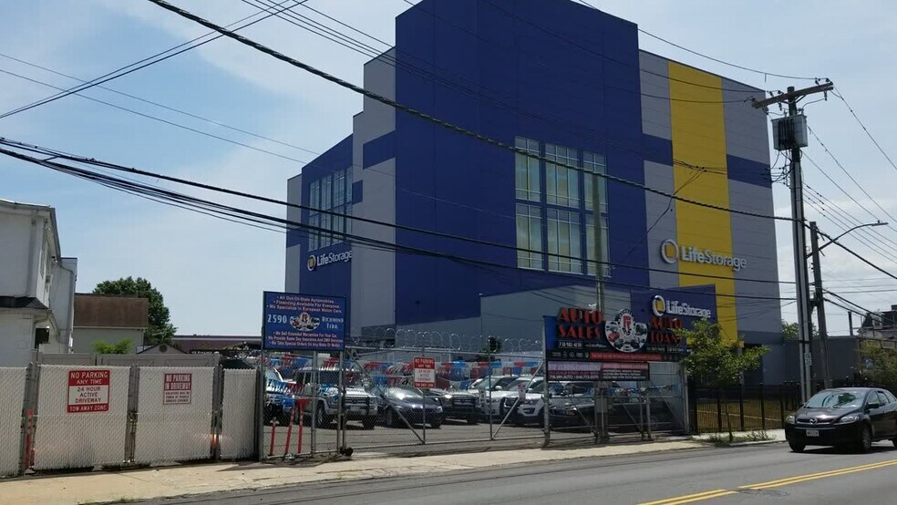 2580 | 2582 Richmond Ter portefeuille de 2 propriétés à vendre sur LoopNet.ca - Vidéo sur l’inscription commerciale - Image 2 de 4