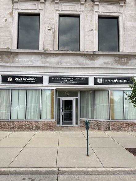 156-160 W State St, Sycamore, IL for lease - Building Photo - Image 2 of 10