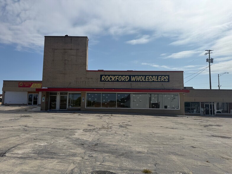 4401 Charles St, Rockford, IL for lease - Primary Photo - Image 1 of 12