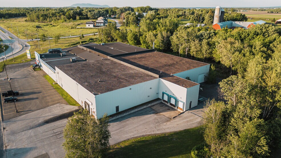 1555 Boul Industriel, Farnham, QC à louer - Photo du bâtiment - Image 2 de 6