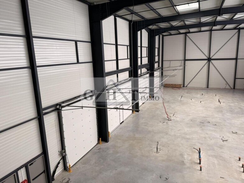 Industrial in Croissy-Beaubourg for lease - Interior Photo - Image 3 of 5
