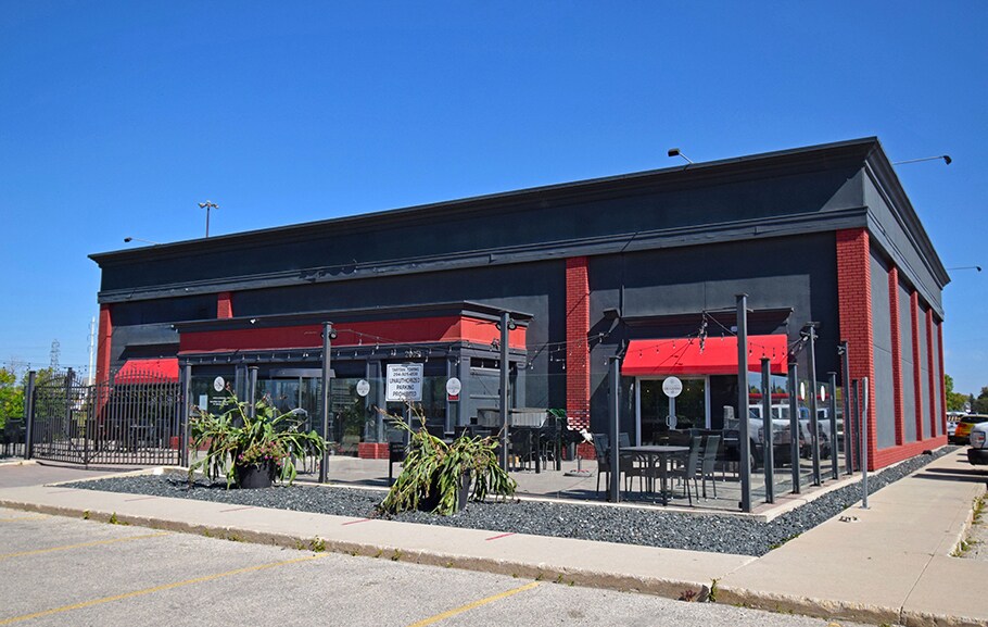 2005 Pembina Hwy, Winnipeg, MB à louer Photo du bâtiment- Image 1 de 6