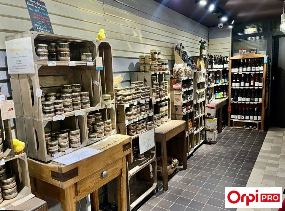 Retail in Lyon for lease Interior Photo- Image 1 of 5