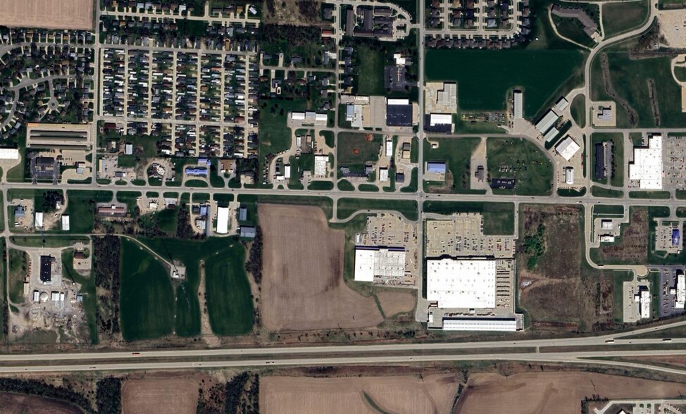 602 Iowa Ave, Marshalltown, IA à vendre - Aérien - Image 2 de 2