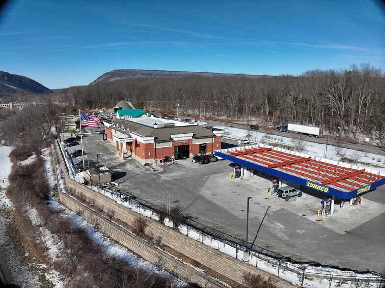17-19 Simpson Rd, Columbia, NJ à vendre - Communauté Matterport - Image 3 de 27
