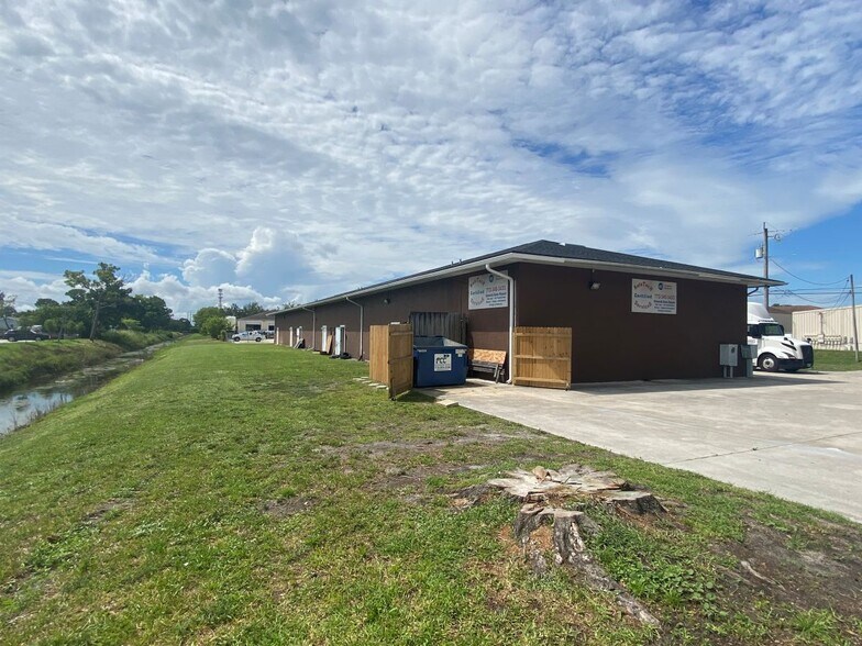 1901-1913 SW Biltmore St, Port Saint Lucie, FL à vendre - Photo du bâtiment - Image 2 de 8