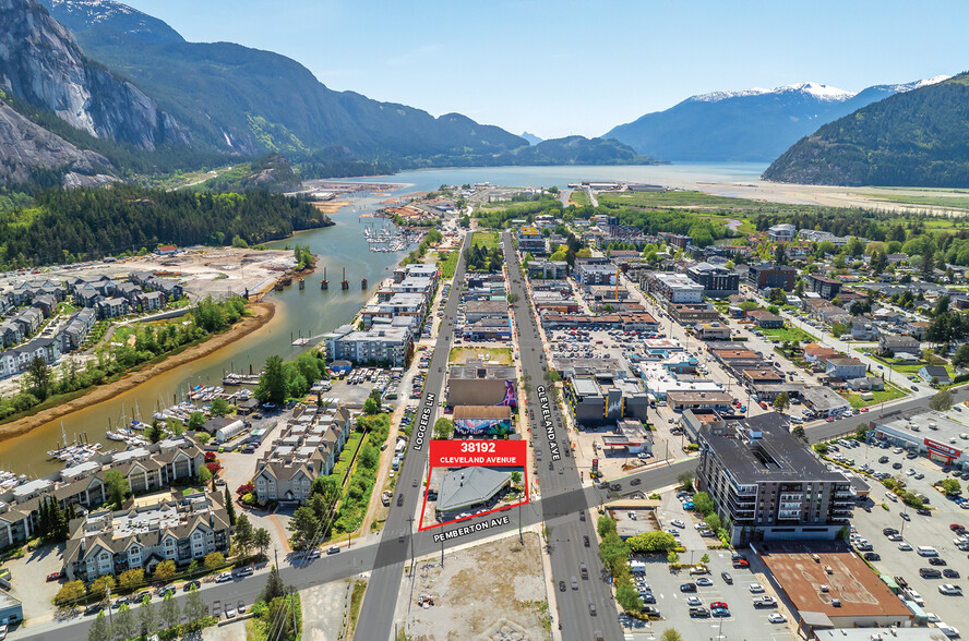 38192 Cleveland Ave, Squamish, BC à vendre - Photo du bâtiment - Image 1 de 7