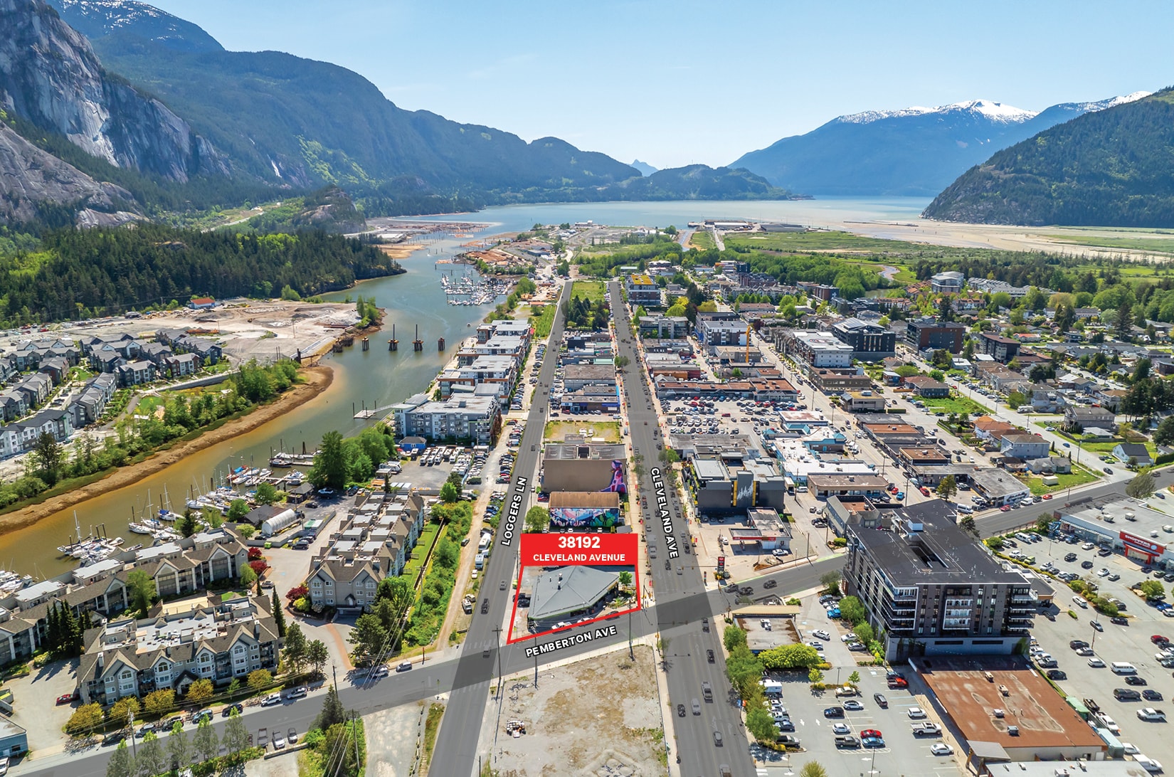38192 Cleveland Ave, Squamish, BC à vendre Photo principale- Image 1 de 8
