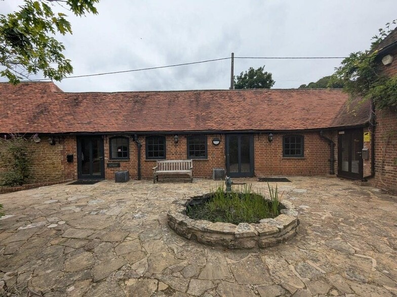 Birtley Rd, Guildford à louer - Photo du bâtiment - Image 1 de 6