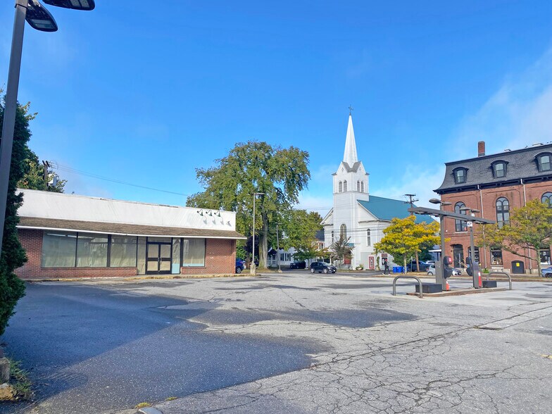 152 Maine St, Brunswick, ME à louer - Photo du bâtiment - Image 3 de 8