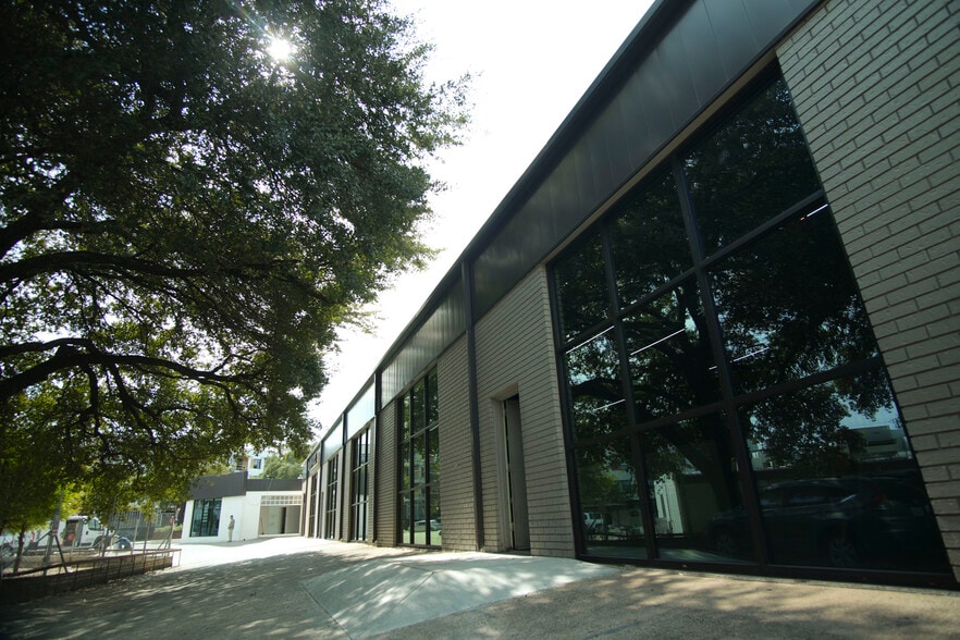2324 S Lamar Blvd, Austin, TX for lease - Building Photo - Image 3 of 9