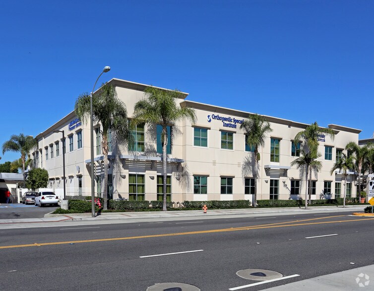 280 S Main St, Orange, CA à louer - Photo du bâtiment - Image 3 de 7