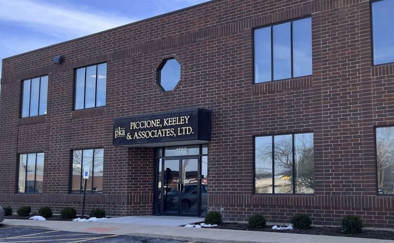 122 S County Farm Rd, Wheaton, IL for lease - Building Photo - Image 1 of 3