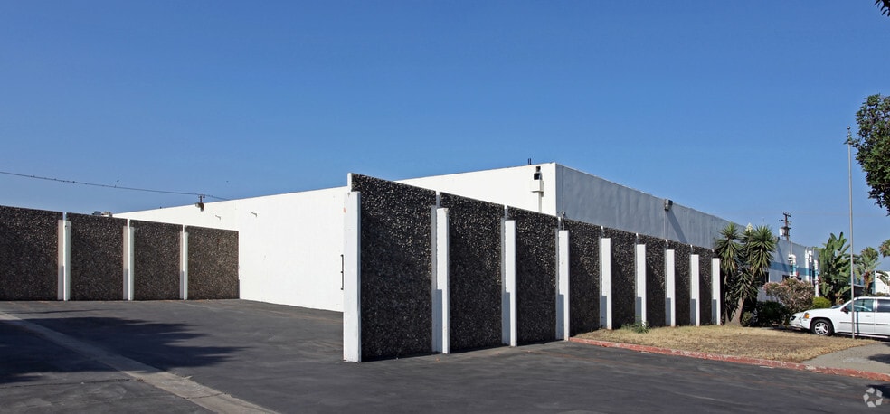 240 E Palais Rd, Anaheim, CA à louer - Photo du bâtiment - Image 2 de 2